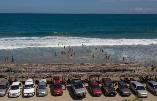 Luego de siete meses de cuarentena, reabren playas en Venezuela
