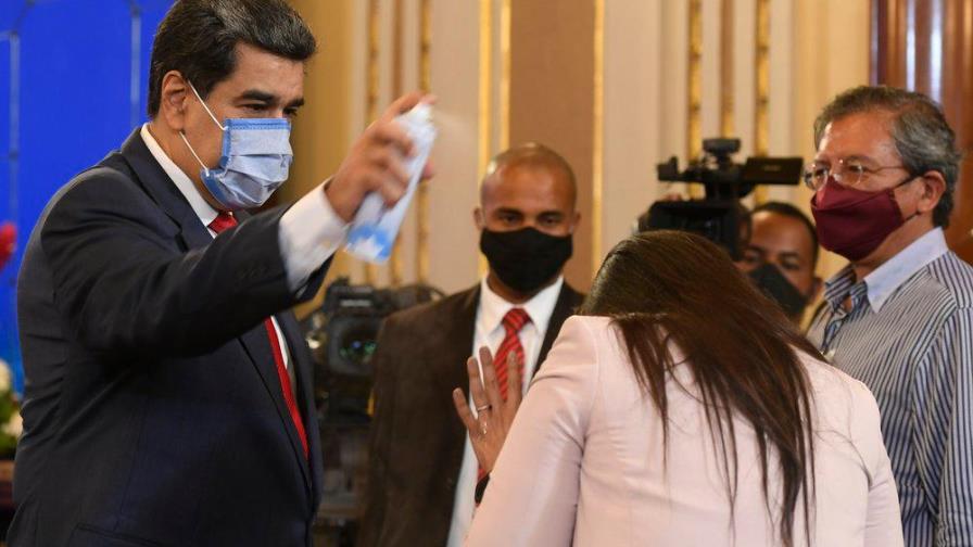 Conflicto político complica llegada de vacunas a Venezuela Conflicto político complica llegada de vacunas a Venezuela