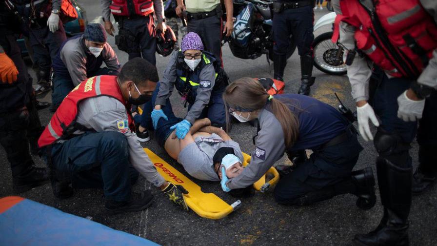 Socorristas voluntarios acuden a emergencias en Venezuela