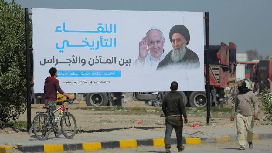 Papa Francisco dice que mantiene su viaje a Irak pese a ataque con cohetes este miércoles