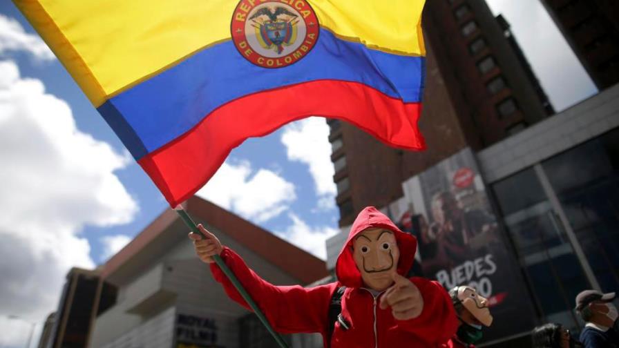 Colombianos protestan y logran caída de reforma a la salud