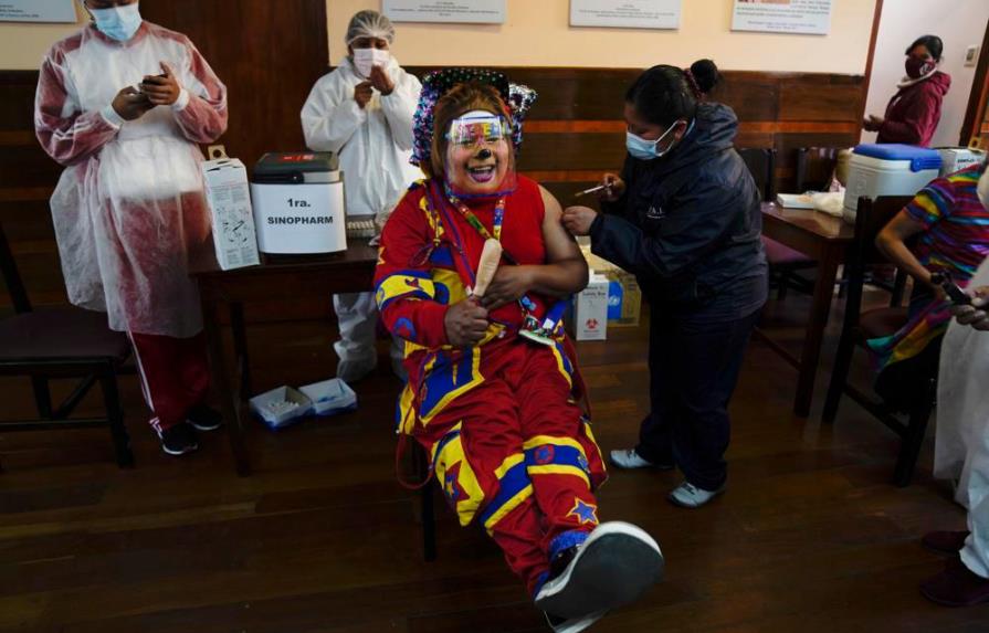 Bolivia cancela compra de AstraZeneca y apela a vacuna china