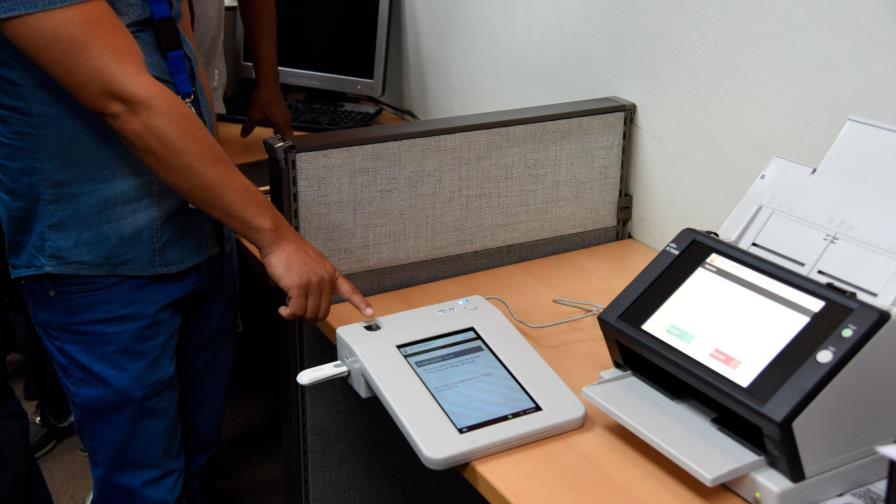 JCE hará licitación de urgencia para adquirir equipos de primarias