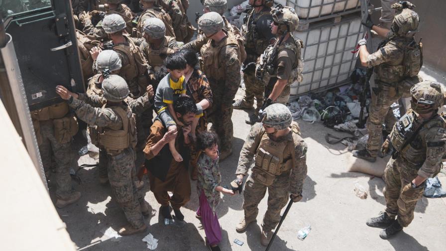 Un muerto en Kabul durante caóticas evacuaciones
