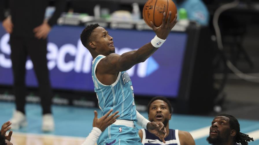 Rozier anota 41 puntos; Hornets se imponen a Wolves