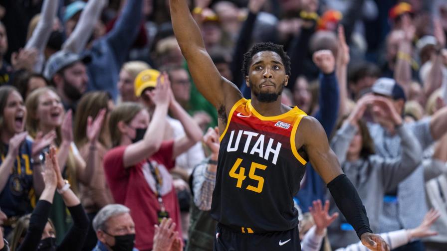 Jazz vence 137-130 a Celtics de Boston; Mitchel anota 34