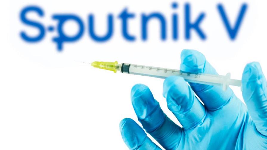La vacuna rusa Sputnik V protege contra todas las variantes del covid, dice su creador
