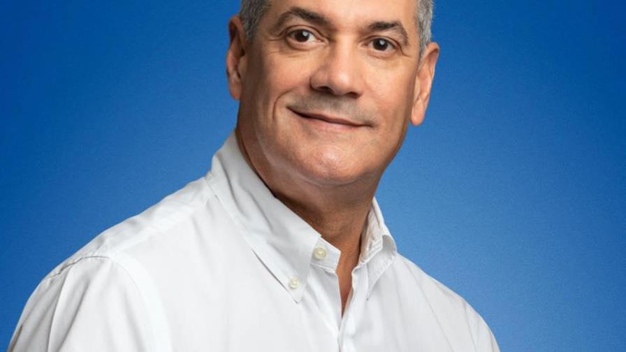 Gonzalo Castillo cambia su apariencia en las redes sociales