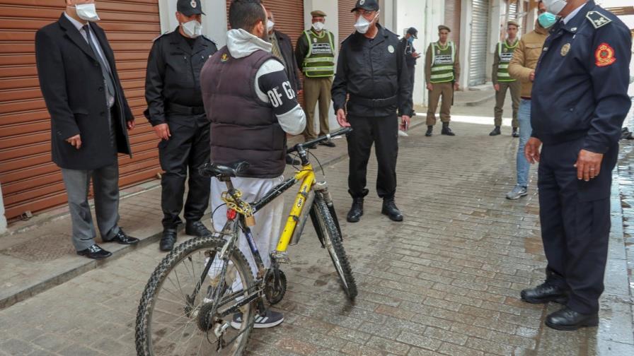Marruecos castigará con cárcel a quien no use mascarilla en la calle