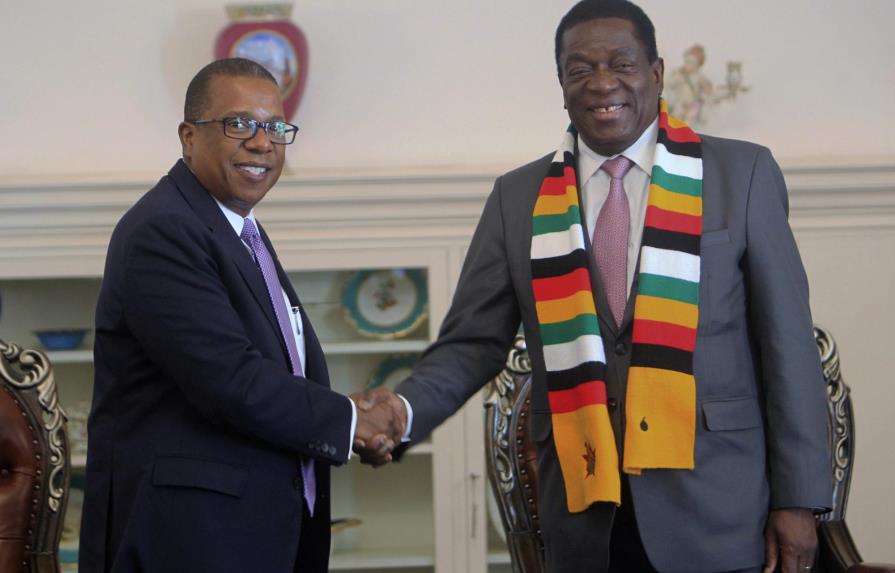 Califican al embajador de EEUU en Zimbabue de “delincuente”