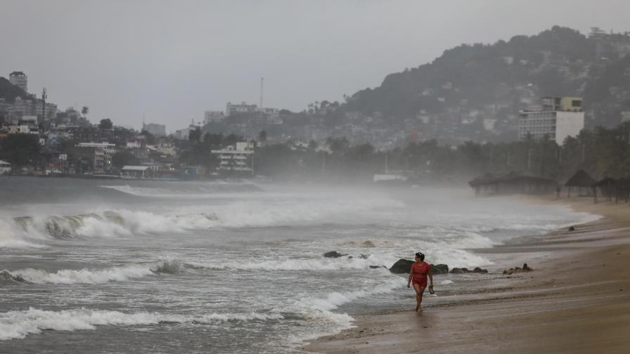 Más de ocho millones de mexicanos en riesgo por huracán Genevieve en el Pacífico Más de ocho millones de mexicanos en riesgo por huracán Genevieve en el Pacífico