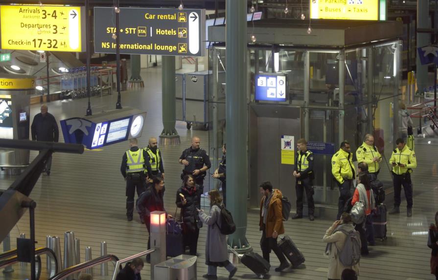 Activan por error alerta en aeropuerto de Holanda