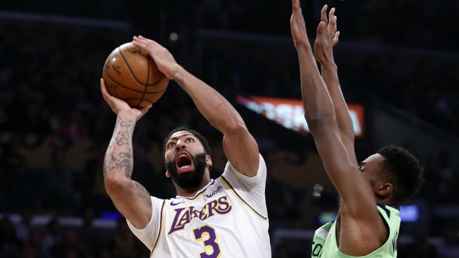 Davis anota 50 puntos, Lakers derrotan 142-125 a Minnesota