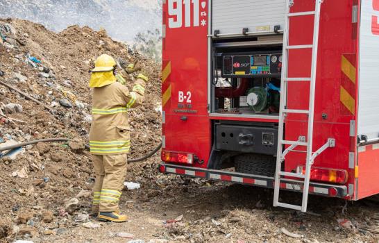 Han trabajado 1,400 bomberos para sofocar el fuego en Duquesa 