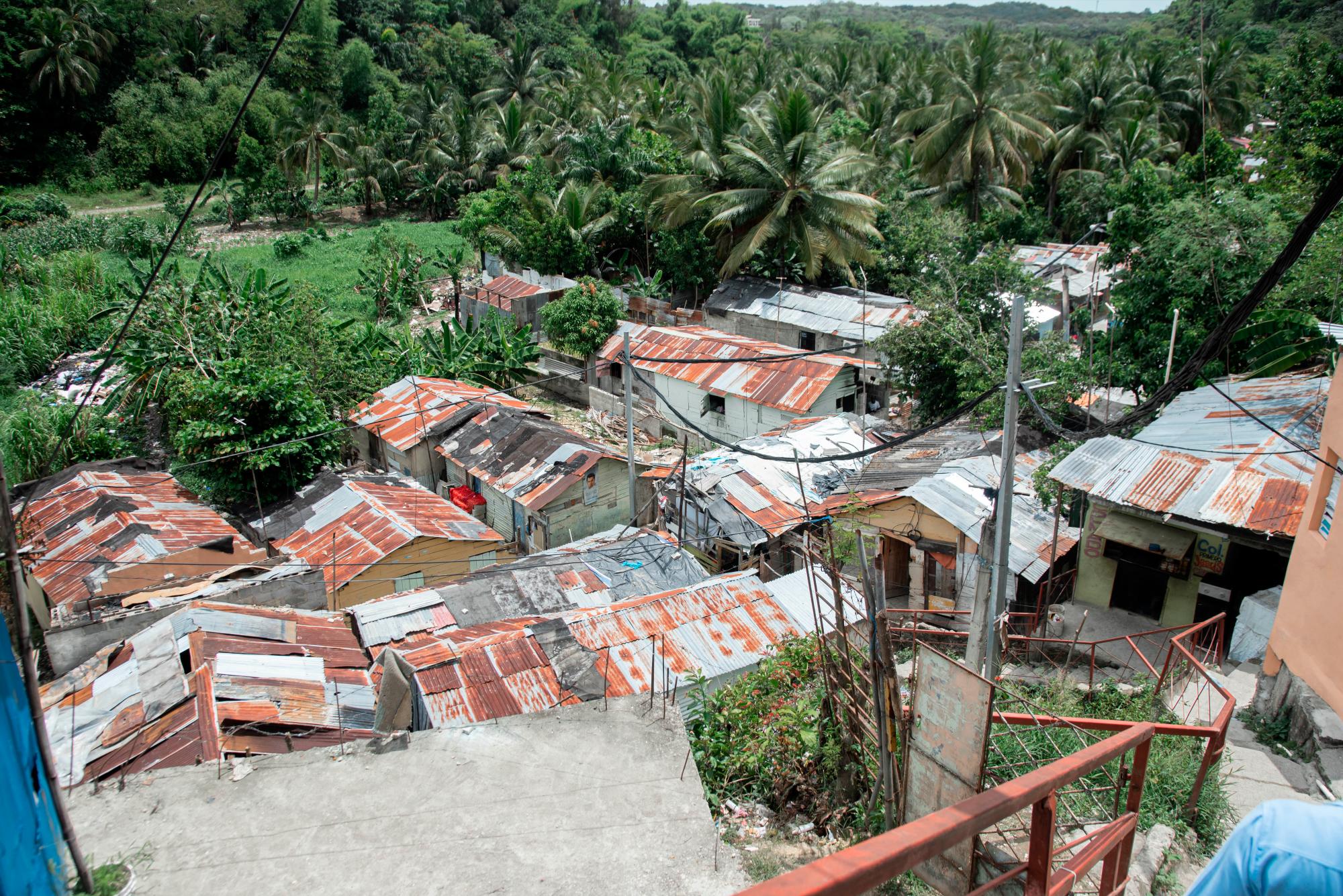 En la parte baja de La Puya viven cientos de familias.