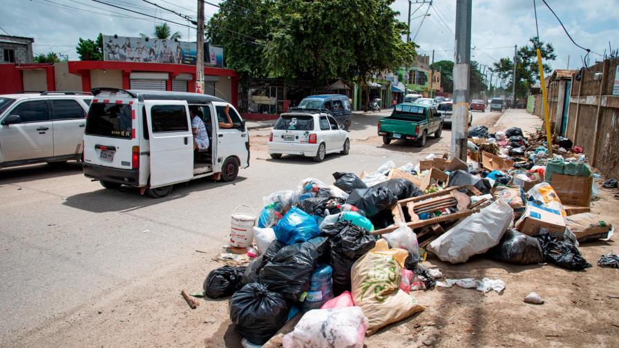 Brisas del Este se convierte en laguna cuando llueve