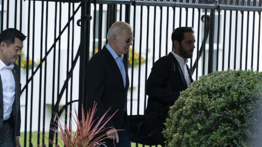 Biden recurre a Obama para promover inscripción al Obamacare