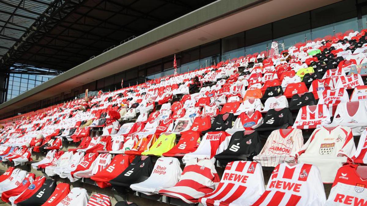 Peluchas de muñecos tradicionales, son los fanáticos presentes en los partidos de béisbol de Corea del Sur, debido a las medidas de sanidad tomadas por la pandemia COVID-19. (Fuente externa)