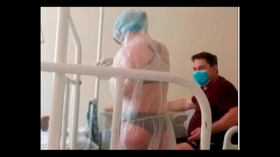 Castigan enfermera rusa por atender pacientes en ropa interior en Rusia