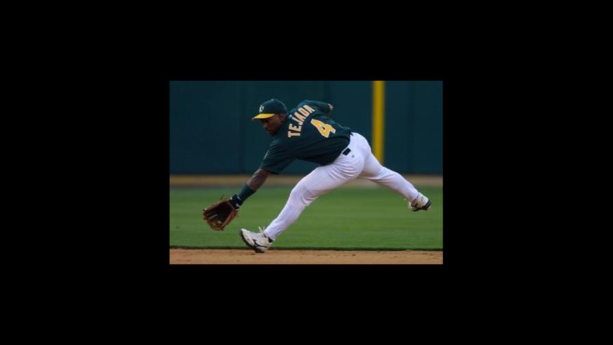 Miguel Tejada está considerado en Oakland como un torpedero destacado junto a Campaneris Miguel Tejada está considerado en Oakland como un torpedero destacado junto a Campaneris