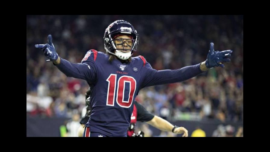 DeAndre Hopkins alaba al pasador Kyler Murray