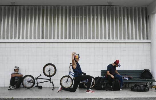 Venezolano improvisa y entrena BMX con la vista en Tokio Venezolano improvisa y entrena BMX con la vista en Tokio