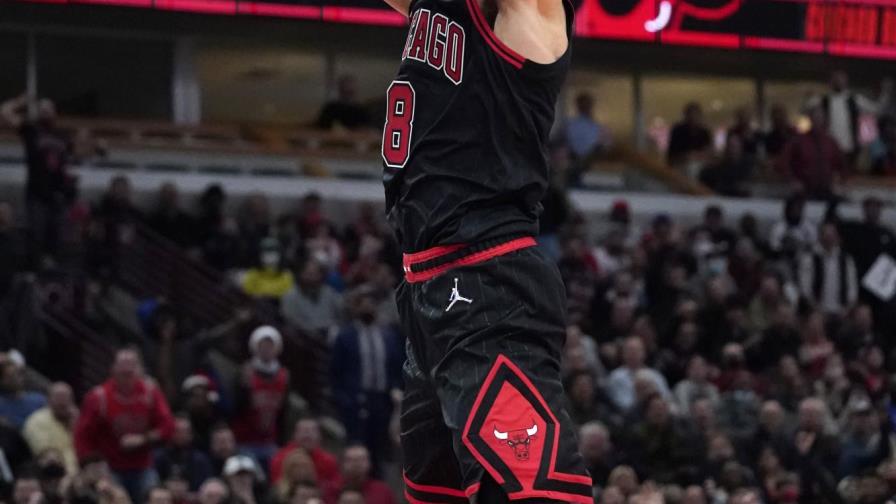 LaVine y Ball guían a Bulls a triunfo sobre Mavericks