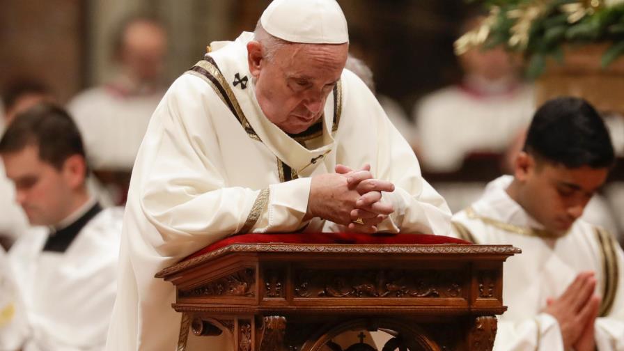 El papa pide comunidades cristianas más misioneras que vayan a las periferias