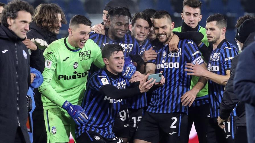 Atalanta vence a Napoli, va contra Juventus en final de copa