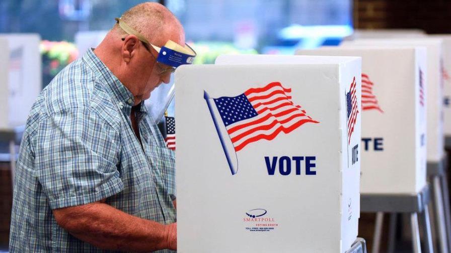 EEUU presenta cargos contra iraníes por amenazar a votantes