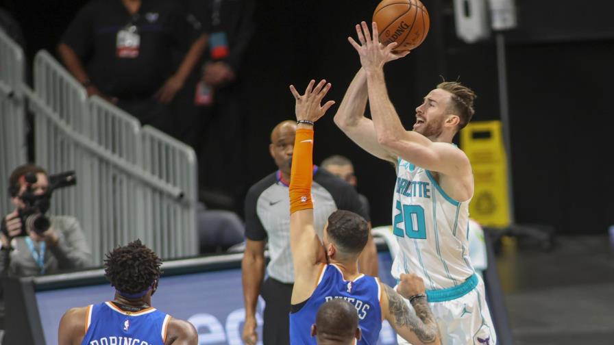 Hayward anota 34 puntos y Hornets aplasta a Knicks 109-88