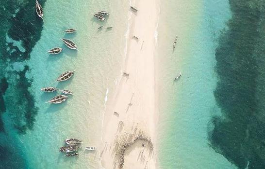 Revista Vogue publica foto de playa de República Dominicana con basura 
