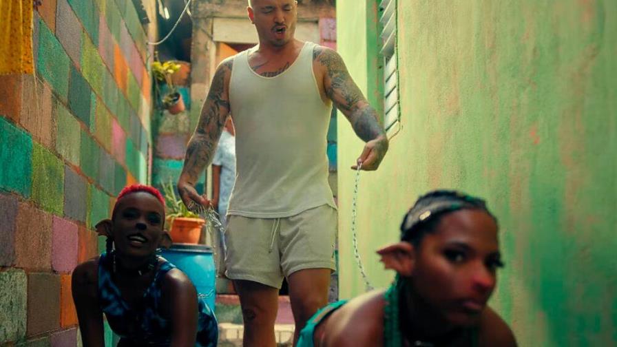 YouTube elimina polémico video de J Balvin y Tokisha