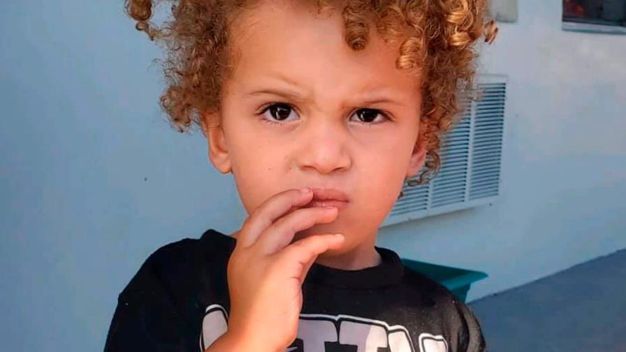 El misterio rodea a niño pequeño que vagaba solo por ciudad de Florida
