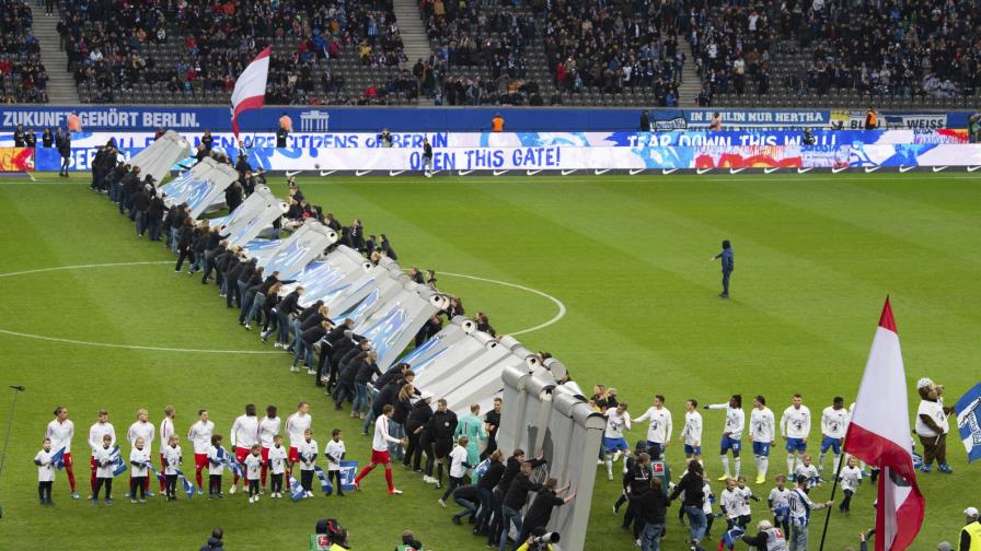 Derribo simbólico del Muro de Berlín en el Hertha-Leipzig