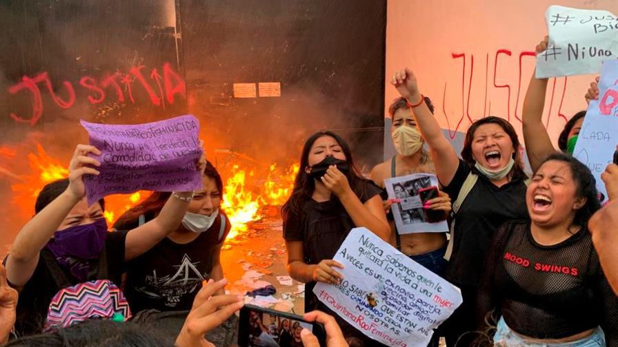 Investigan a policía de Cancún por disparos durante protesta