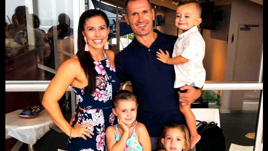 Ex jugador de rugby incendia su automóvil y muere junto a su esposa e hijos Ex jugador de rugby incendia su automóvil y muere junto a su esposa e hijos