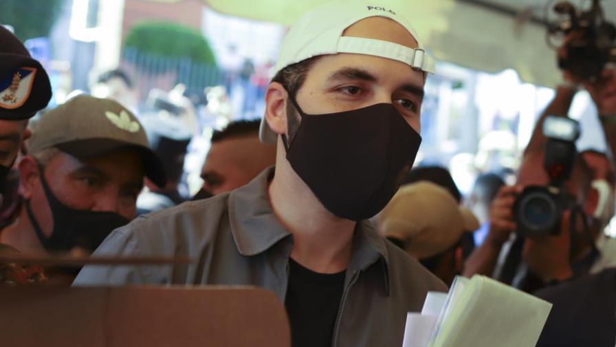Bukele dice que en El Salvador ganó la democracia
