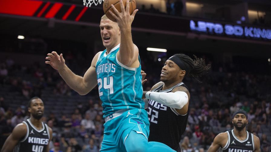 Kings apabullan 140-110 a Hornets: Holmes logra 23 puntos