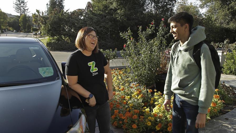 Aplicaciones ofrecen transporte escolar y cuidado de niños
