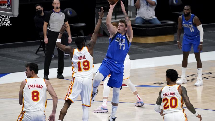 Mavericks remontan y frenan a Hawks