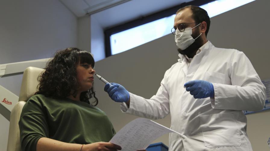 Pacientes de COVID pierden el gusto y también el olfato
