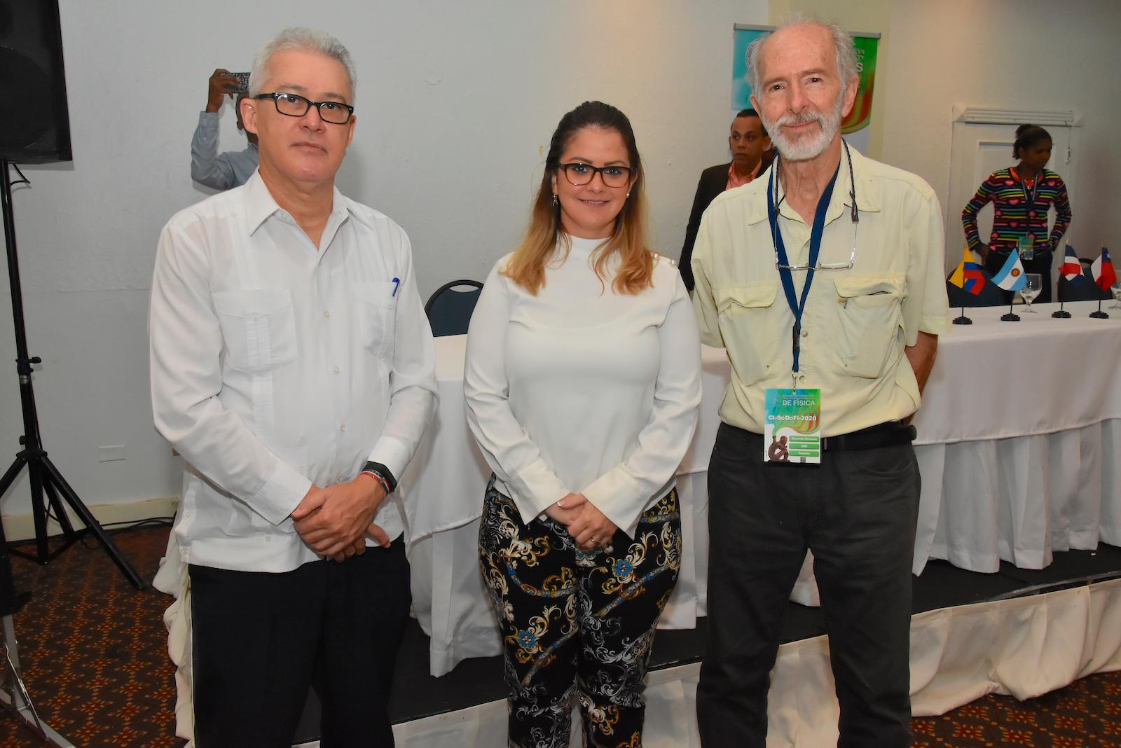  Moisés Álvarez, Izaskun Uzcanga y  Eduardo Greaves.