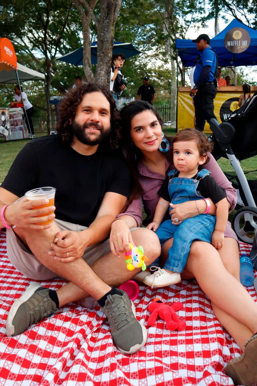 Poteleche, Stephanie Gerardino y Mauro.