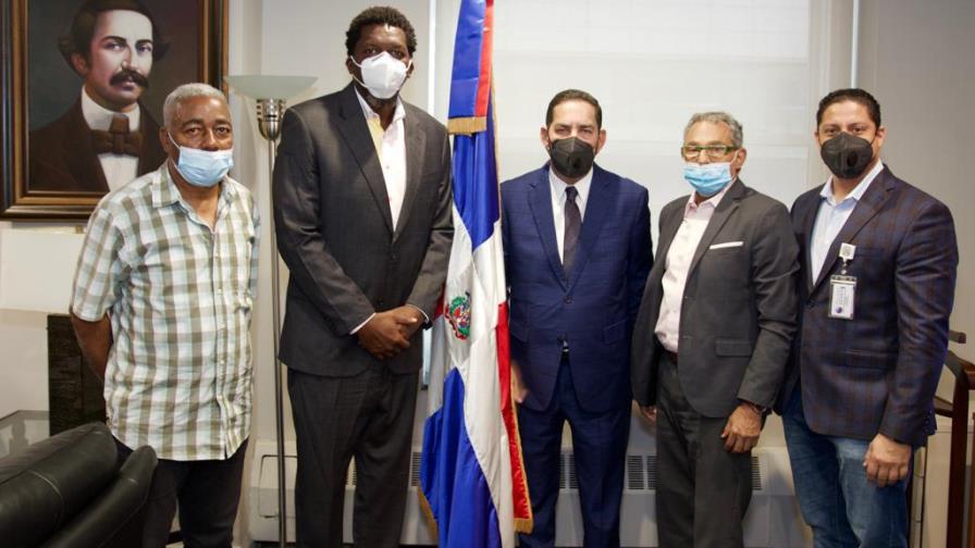 Cónsul en Nueva York busca impulsar acciones con estrellas del deporte para beneficio de RD