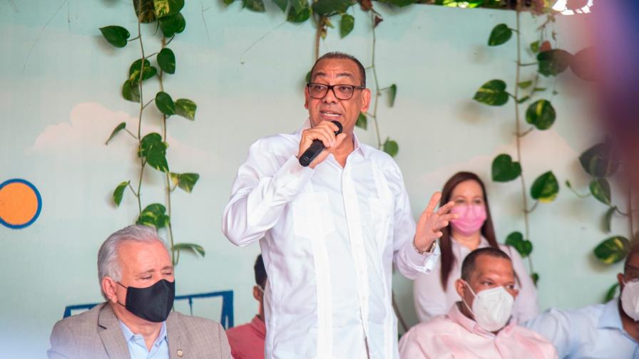 Obras Públicas y Alcaldía asfaltarán calles de 52 barrios  en Santo Domingo Norte