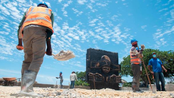Remozan Monumento a los Héroes del 30 de Mayo
