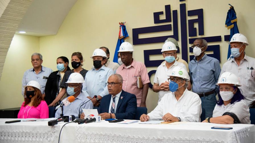 Ingenieros demandan pago de 380 millones de pesos