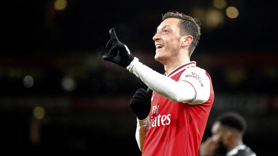 Tras paso infortunado por Arsenal, Ozil llega a Fenerbahce