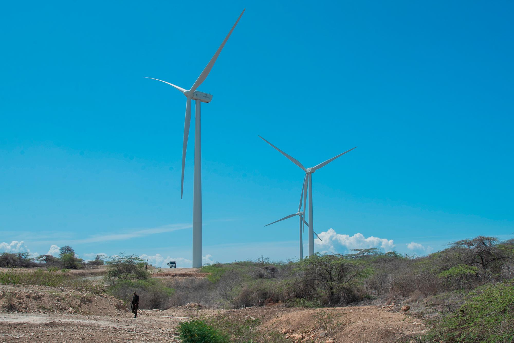 El presidente Danilo Medina dejó en funcionamiento el Parque Eólico Mafongo, con una capacidad de 34 megavatios (MW) y una inversión de 71 millones de dólares. Su producción anual se estima en 91,800 megavatios-hora (MWH), equivalentes a 3,100 horas de producción anual.